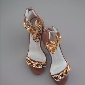 Oasis Society Aphrodite chain strap heels